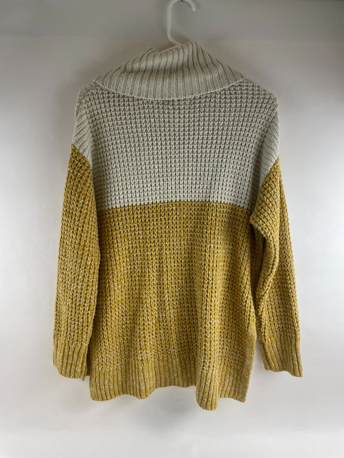 Universal Thread Sweater Women's Size Medium Off … - image 2