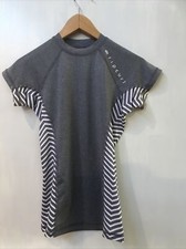 Rip Curl Cap Short Sleeve Rashguard Women's S Small Gray White Chevron Accents