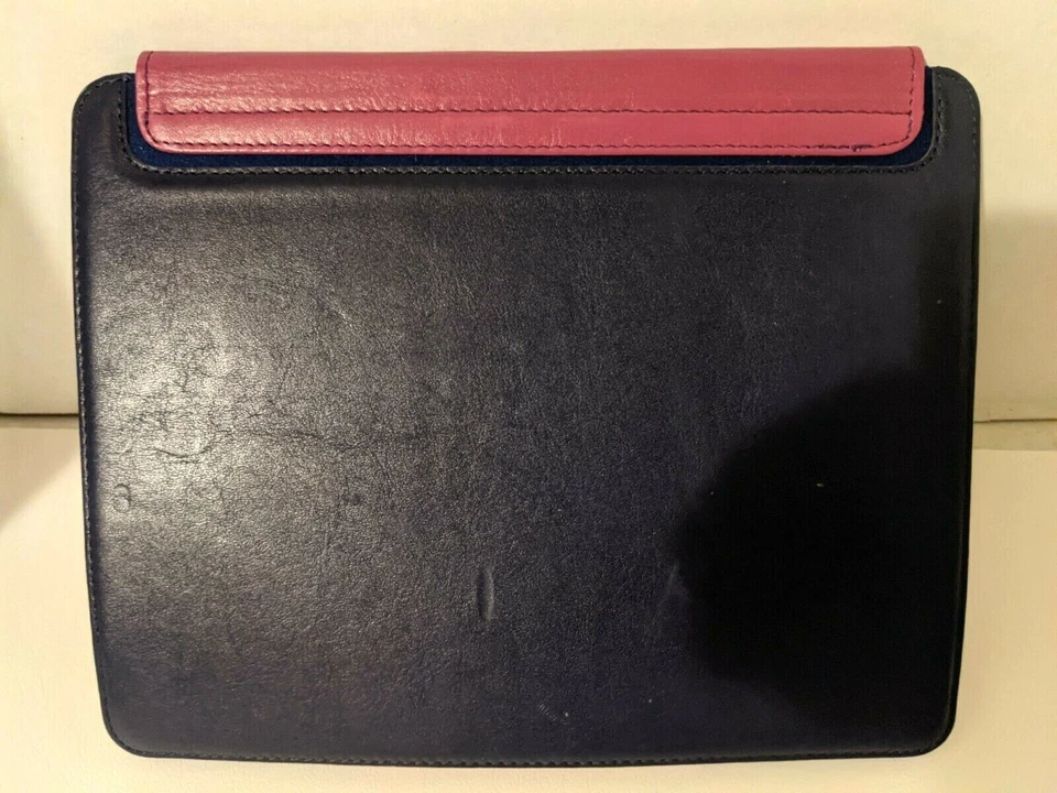 Чехол-раскладушка Case-Mate для планшета iPad 10,2 дюйма черный/лавандовый  - Изображение 2 из 3