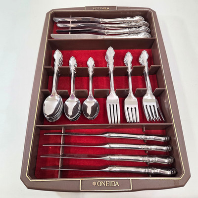 Oneida Heirloom Dover Cube Stainless Steel Flatware in Branded Tray Set of 41