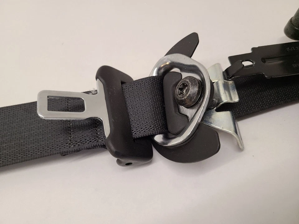 2017 -2020 CADILLAC ESCALADE Seat Belt Front Bucket Driver Retractor  - Изображение 3 из 4