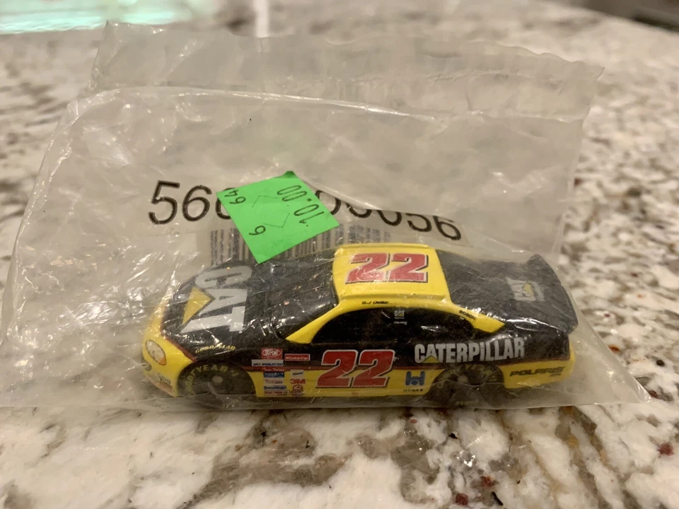 Lote de 2 autos Dodge NASCAR 1/64 CAT Ward Burton #22 y Hot Wheels Kyle Petty #44 Foto 2 de 3