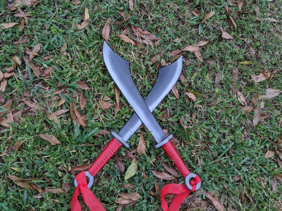 Par de espadas Dao de poliuretano Foto 3 de 4