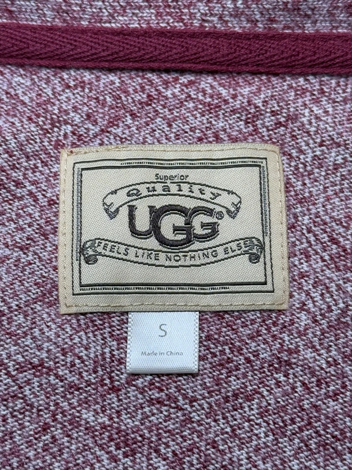 Suéter cárdigan UGG para mujer pequeño rojo drapeado frente abierto Foto 3 de 4