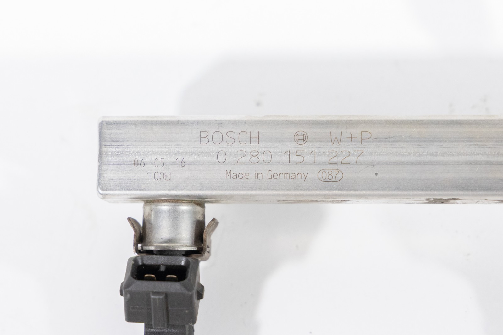 Used 2003-2008 Maserati M139 Quattroporte Fuel Rail and Injector Set