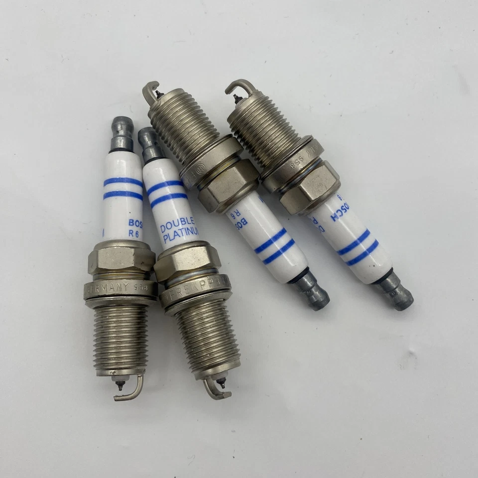 4 bujías 06H905611 para AUDI Q5 A4 VW Jetta GTi 1.8T FR5KPP332S BOSCH Foto 3 de 4