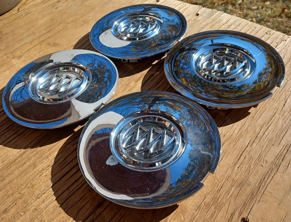 Buick Enclave center cap set of 4, chrome, 2008-2010 part number 9597105 - Image 2 of 3