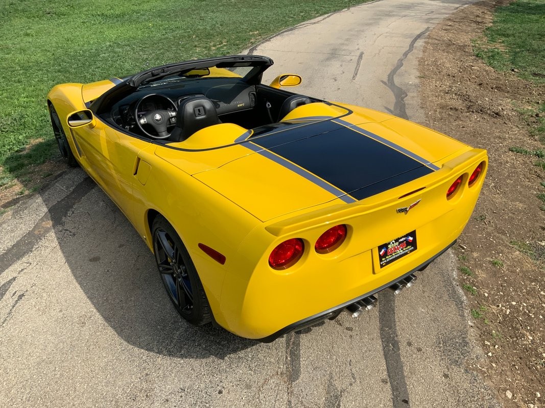 2009 Velocity Yellow Chevrolet Corvette   | C6 Corvette Photo 3