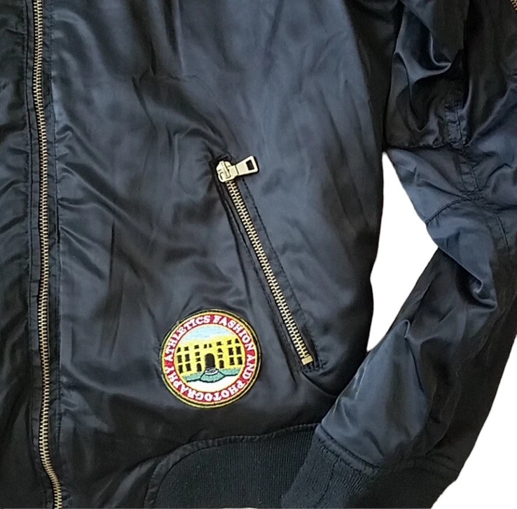 "Chaqueta de bombardero para mujer L negra material satinado cremallera completa y parches de detalles busto de 42""" Foto 3 de 4