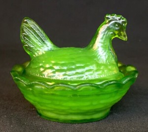 Boyd-Art-Glass-Covered-Rooster-Chick-Salt-Avocado-Satin-167-Made-9-2-1999