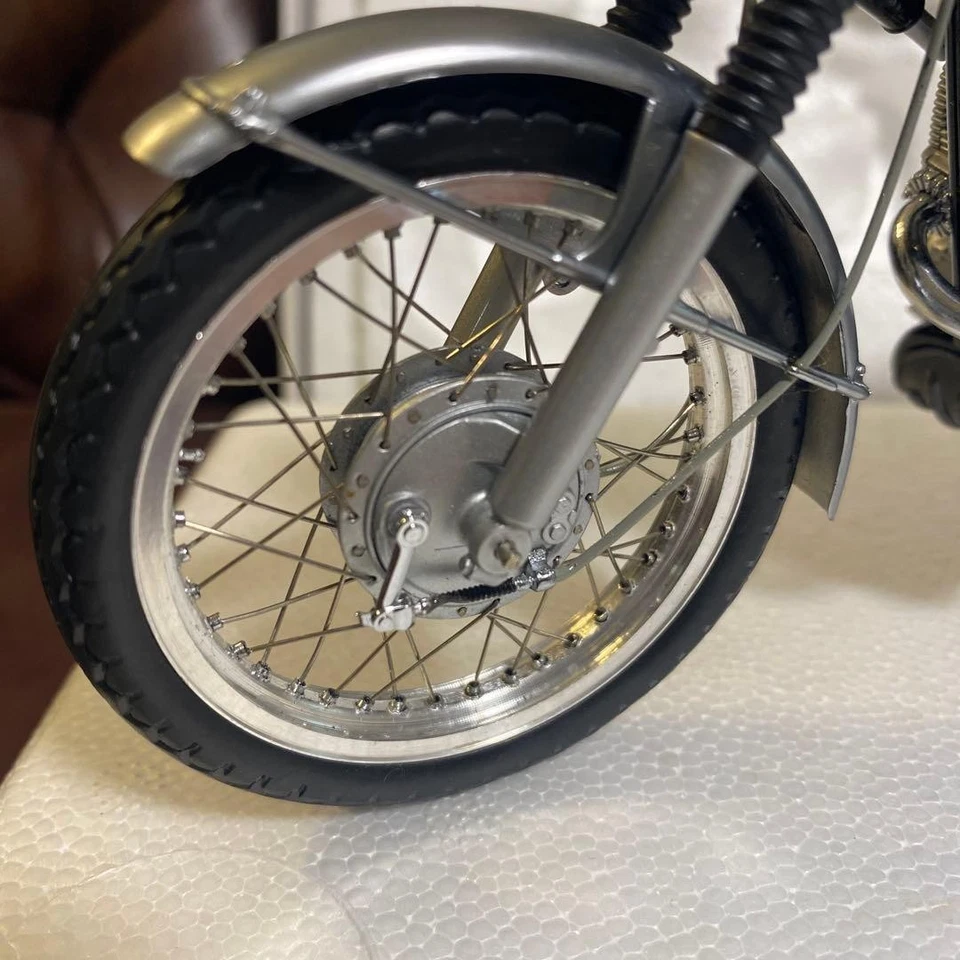 EBBRO 1/10 Honda CL72 1962 Diecast Motorcycle Model - Image 4 of 4