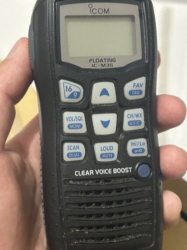 Icom Floating IC-M36 VHF Marine Two-Way Radio Transceiver 16-Ch NO Charger - Zdjęcie 4 z 10