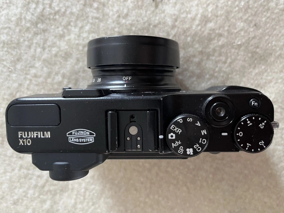 Fujifilm FinePix X Series X10 12.0  MP Digitalkamera - Schwarz - Bild 2 von 4
