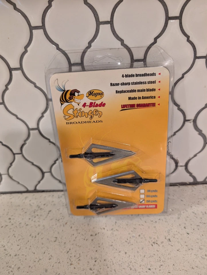 Stinger 125 grain 4 blade broadhead 2 3/16"long X 1 1/8"wide (3 pack) - Image 2 of 4