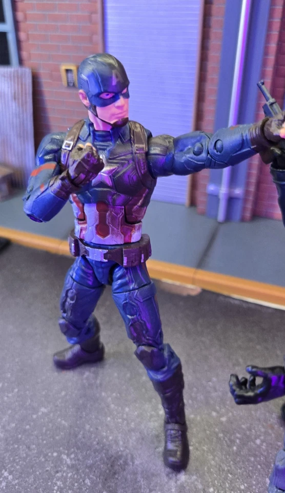 Figuras de acción Marvel Legends Avengers Capitán América personalizadas y calavera roja de 6" Foto 2 de 4