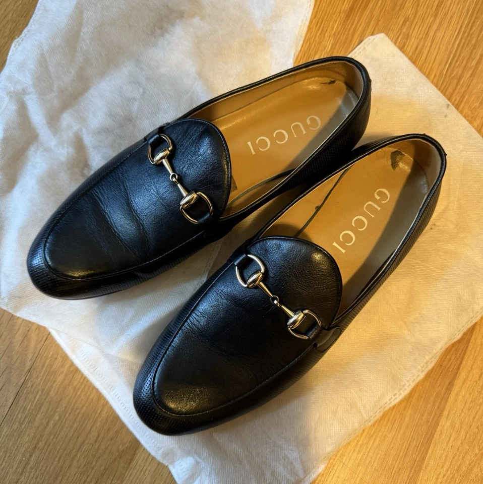 Sapatos masculinos Gucci usados tamanho 8 preto em excelente estado usado ocasionalmente - Imagem 4 de 4