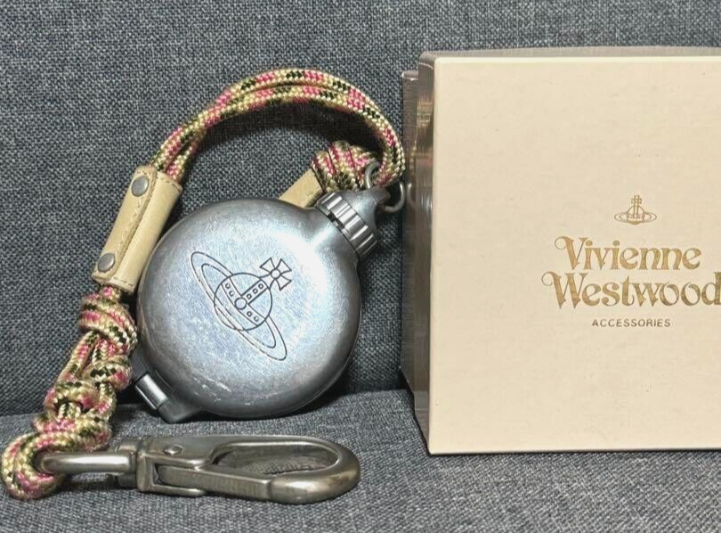 Vivienne Westwood Portable Ashtray Silver cigarettes Case Round Orb w/Pouch, Box Vivienne Westwood Portable Ashtray Silver cigarettes Case Round Orb w/Pouch, Box