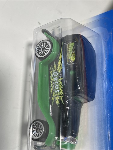 Mattel Hot Wheels Whole Set (4 Pack) Circus On Wheels Series 32 Ford Delivery - Picture 7 of 11