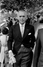 Actor Douglas Fairbanks arrives for the wedding of Amanda Jay Mor- Old Photo 1