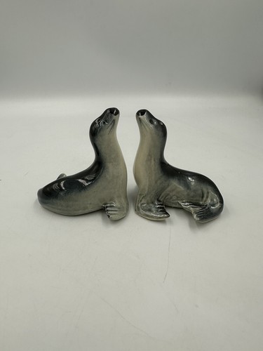 Vintage Australian Darbyshire Pottery Seal Salt And Pepper Shakers