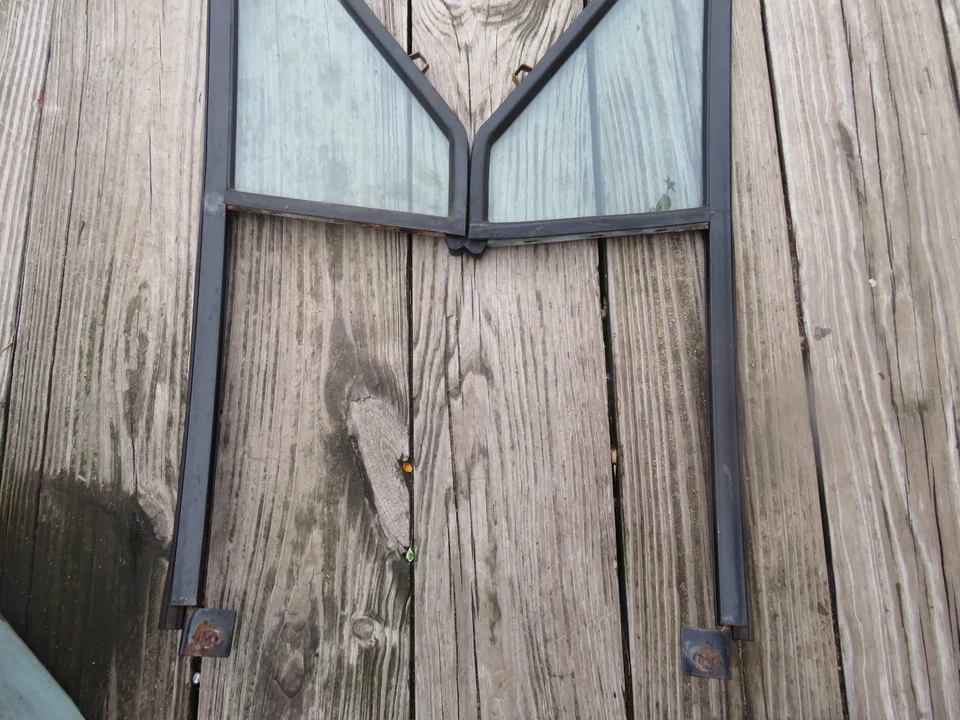 92 1992 JEEP CHEROKEE XJ VENT WINDOWS LEFT RIGHT PAIR SET NON MOVING - Image 2 of 4