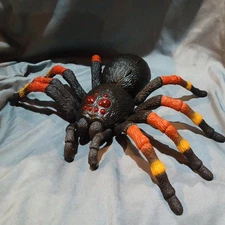 Robo Alive Giant Tarantula black Widow Spider Zuru Crawls Attacks Robotic Pet 