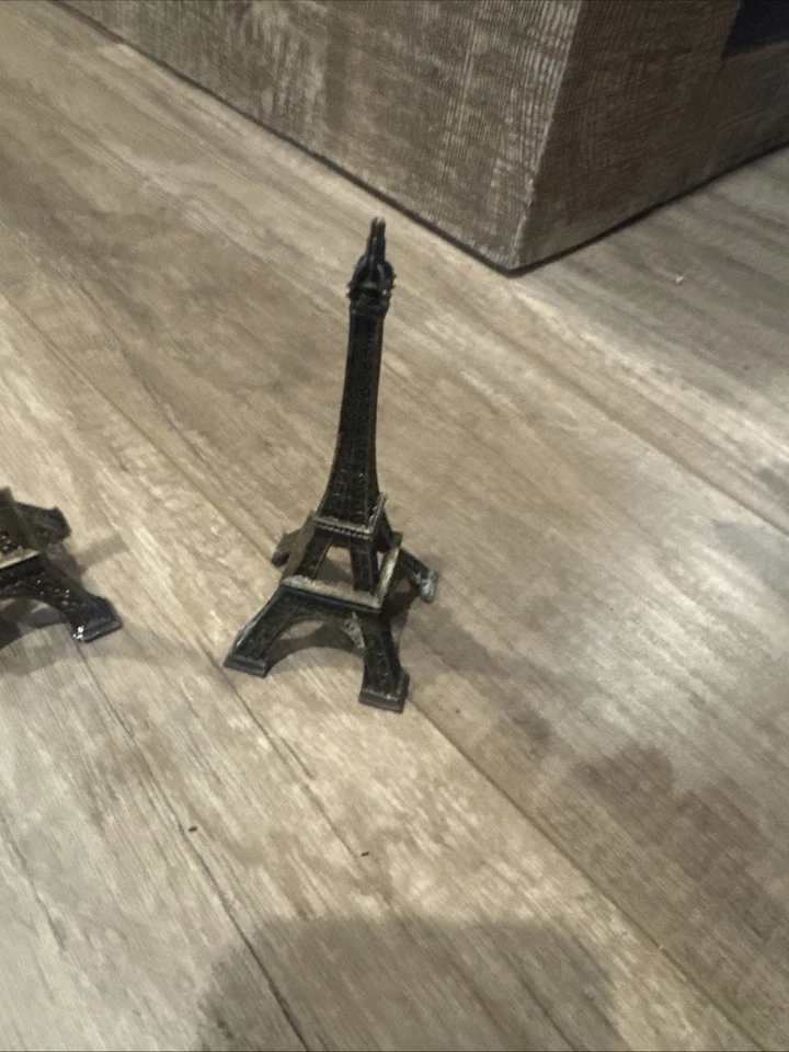 2 Piece Metal Eiffel Tower Antique Vintage Statue for Room, Office, Decorative S - Image 2 of 4