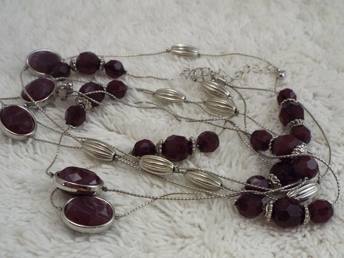 Collana di perle acriliche di prugna viola scuro Silvertone (A43) - Foto 3 di 4