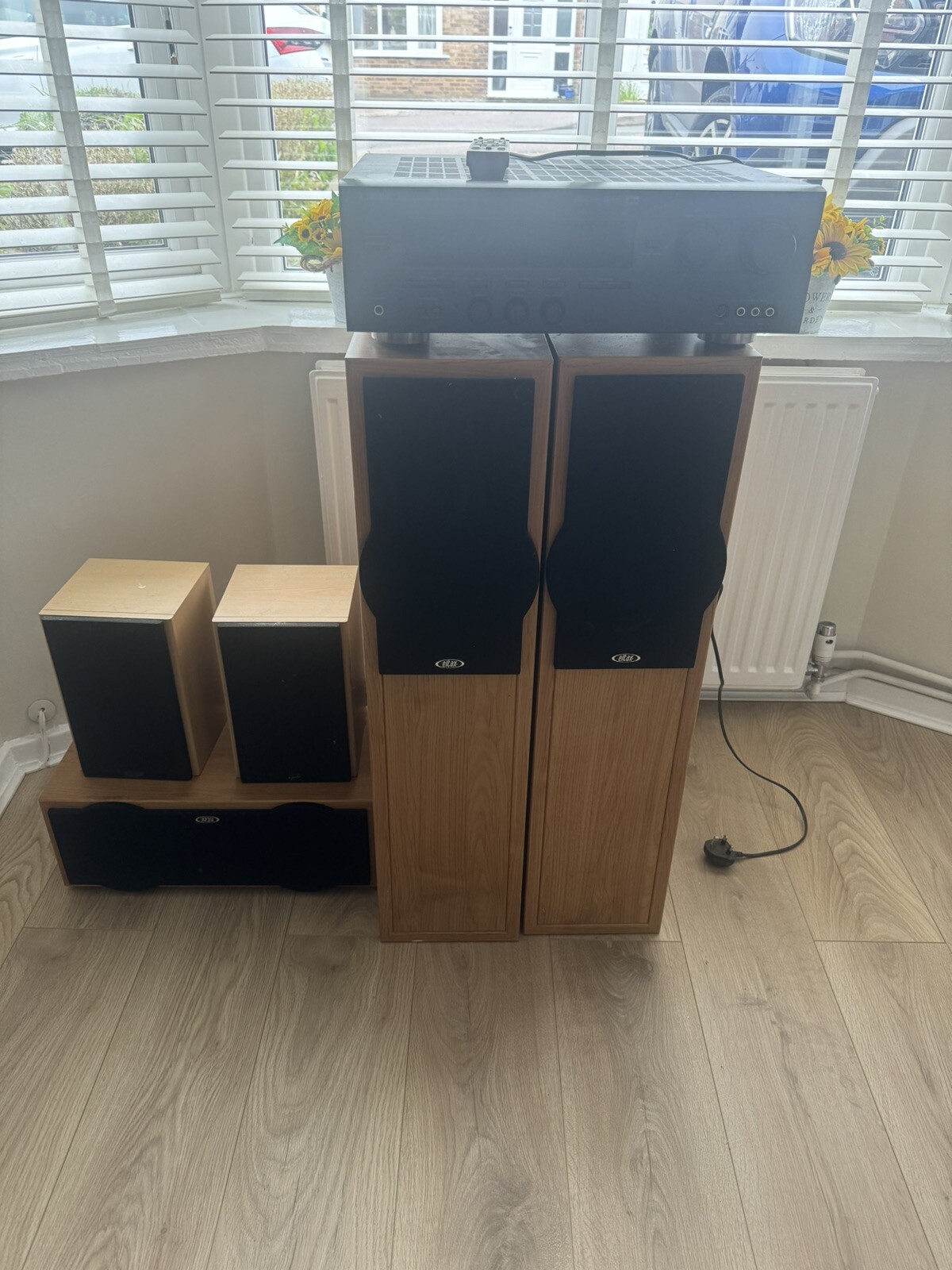 eltax speakers X 3 And And Two Gale Back Speakers Plus Yamaha Amplifier