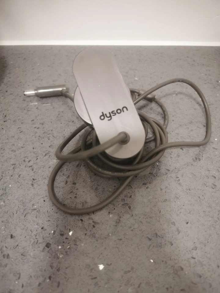 Dyson Charger 205720-01 26.1V V6 V7 V8 DC58 DC59 DC61 DC62 UK Plug, photo 1 of 4