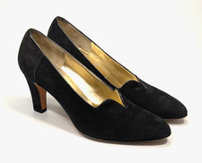 Salvatore Ferragamo 1990's "Baronessa" Black Suede V-Neck Pumps Heels Size 7AAA