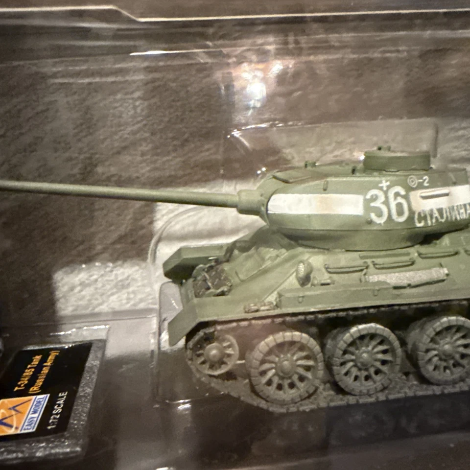 Easy Model WWII Russian Army T-34/85 Medium Tank 1/72 36270 - Image 2 of 4