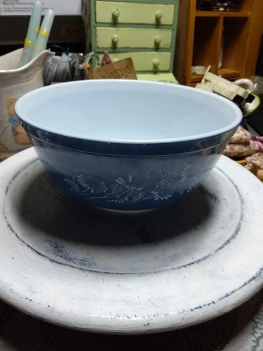 Pyrex Mixing Bowl 403 Colonial Mist Blue With White Flowers 8 ¾” 2.5 L