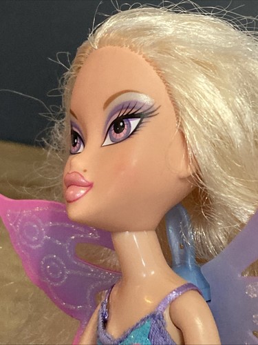 Bratz Doll - Pixiez Dee with wings, shoes/feet - Picture 9 of 19