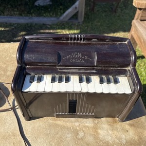 Vtg Magnus Tabletop Electric Chord Organ 1510, 1940s 50s Bakelite Tested working