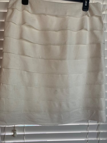 LARRY LEVIN WHITE LINEN SKIRT Horizontal Pleats Size 10 - Picture 3 of 5