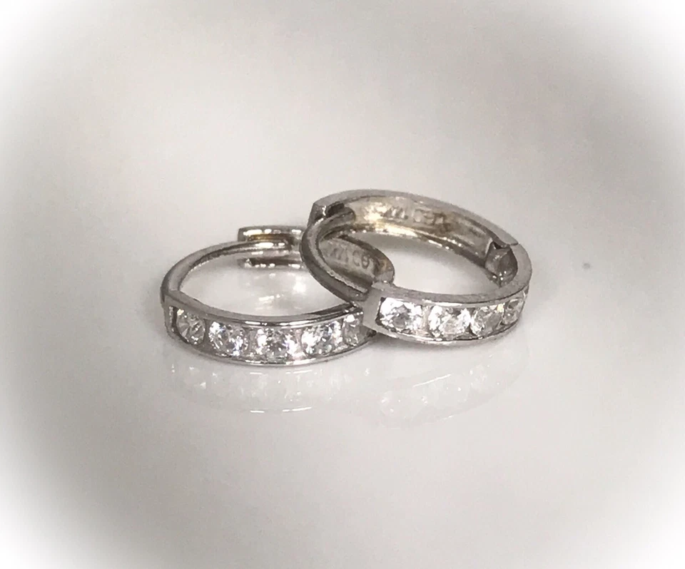 Pendientes Huggies de diamantes creados en laboratorio de oro blanco macizo de 14K mujeres bebés niños Foto 4 de 4