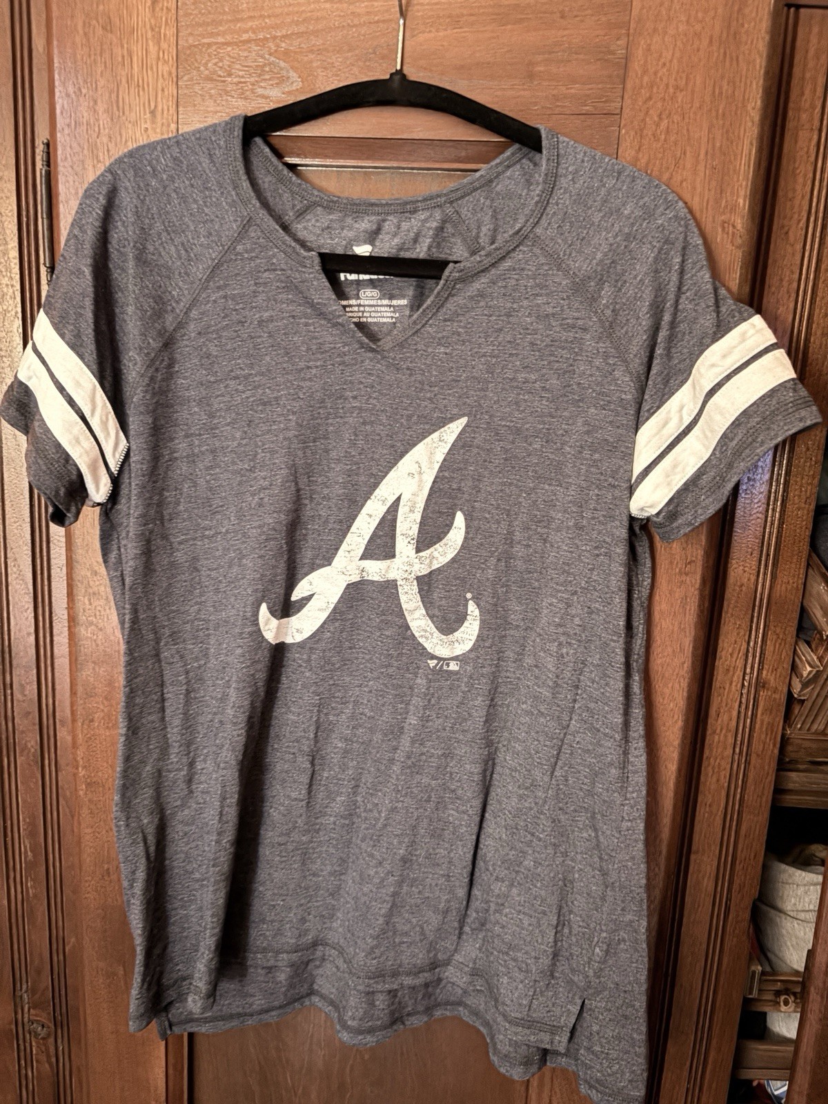 Fanatics Atlanta Braves Women’s L V-Neck Tshirt  Blue Stripe Sleeve Tee MLB