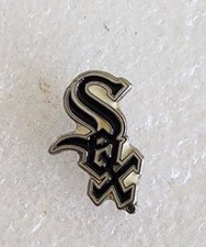   MLB CHICAGO WHITE SOX 3-D LOGO COLLECTIBLE   RETIRED PIN FREE SHIPPING 