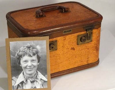 Vintage 40s AMELIA EARHART AIRLITE Train Case-LUGGAGE-Makeup-DECOR-Distressed