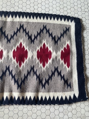 Vintage Authentic Navajo Dine Rug Weaving 33.5x20.5 Tight Weave! Native American - Picture 4 of 11