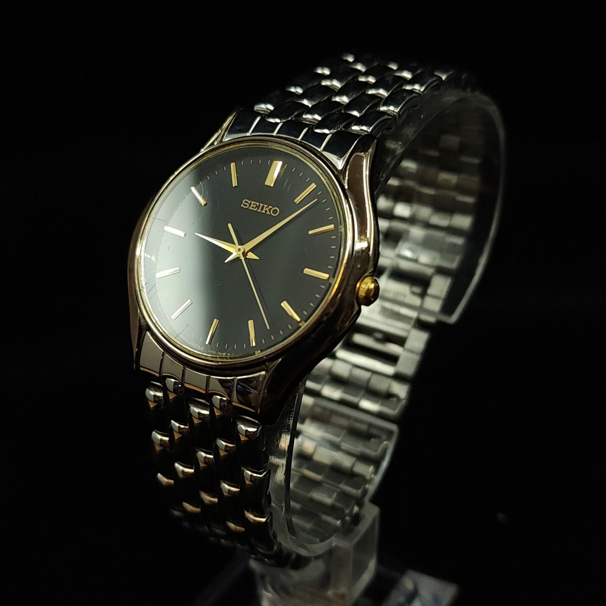 Seiko 35mm Mens V701-7A29 Black Dial Gold Tone Accents Seiko 35mm Mens V701-7A29 Black Dial Gold Tone Accents