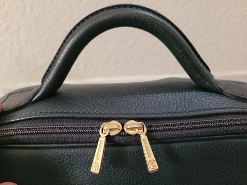 AUTH LONGCHAMP TOP HANDLE LEATHER COSMETIC VANITY BAG PREOWNED NAVY BLUE MEDIUM - Picture 8 of 18