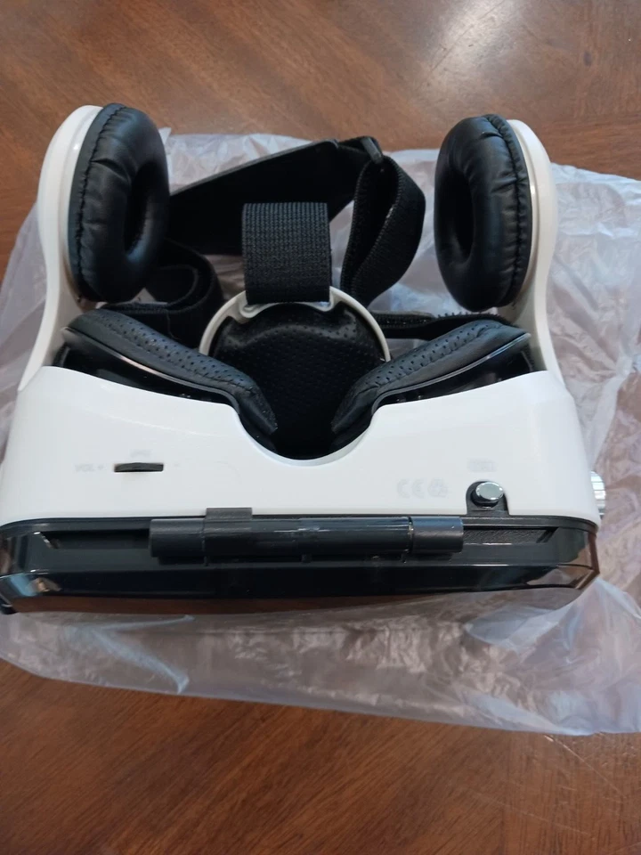 VR Cinema Viewer With Audio. Virtual Reality Headset. WAS $20.00 NOW $15.00 - Image 3 of 4