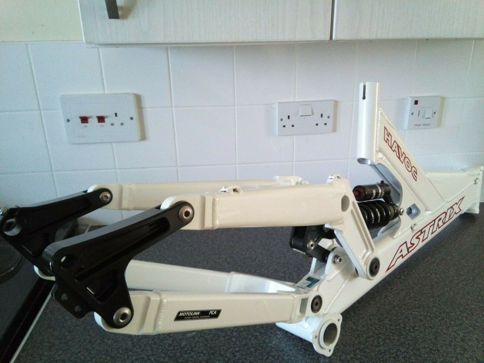 ASTRIX HAVOC '04 FULL SUSPENSION DOWNHILL FRAME, MANITOU 6WAY SWINGER