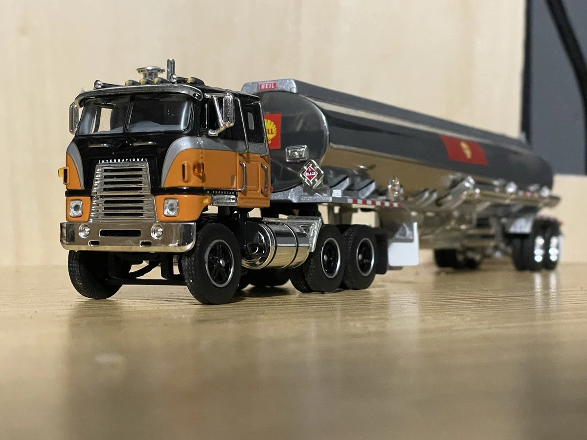 Highway 61/DCP Diecast & Toy 1:64 Scale International Harvester