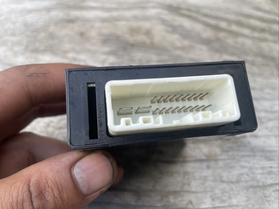 Módulo de control de luz de circulación relé Toyota Corolla 2003-2008 82810-02050 OEM Foto 3 de 3