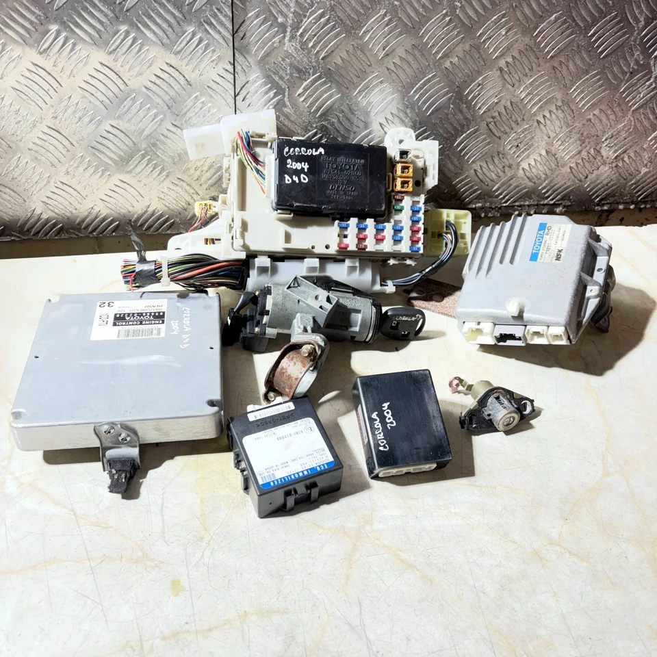 Toyota Corolla 2004 Engine Control Units 8264102060 - Image 4 of 4