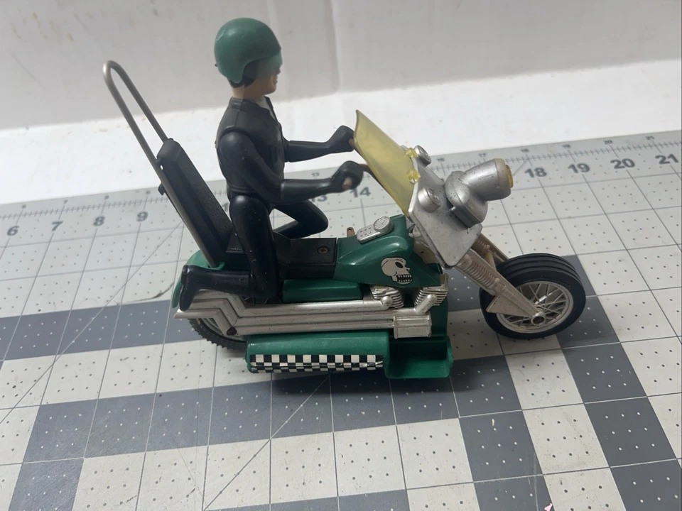 De colección 1971 Hasbro Scream’n Demons Tiger Shark Motocicleta y Doom Buggy & Riders Foto 2 de 4