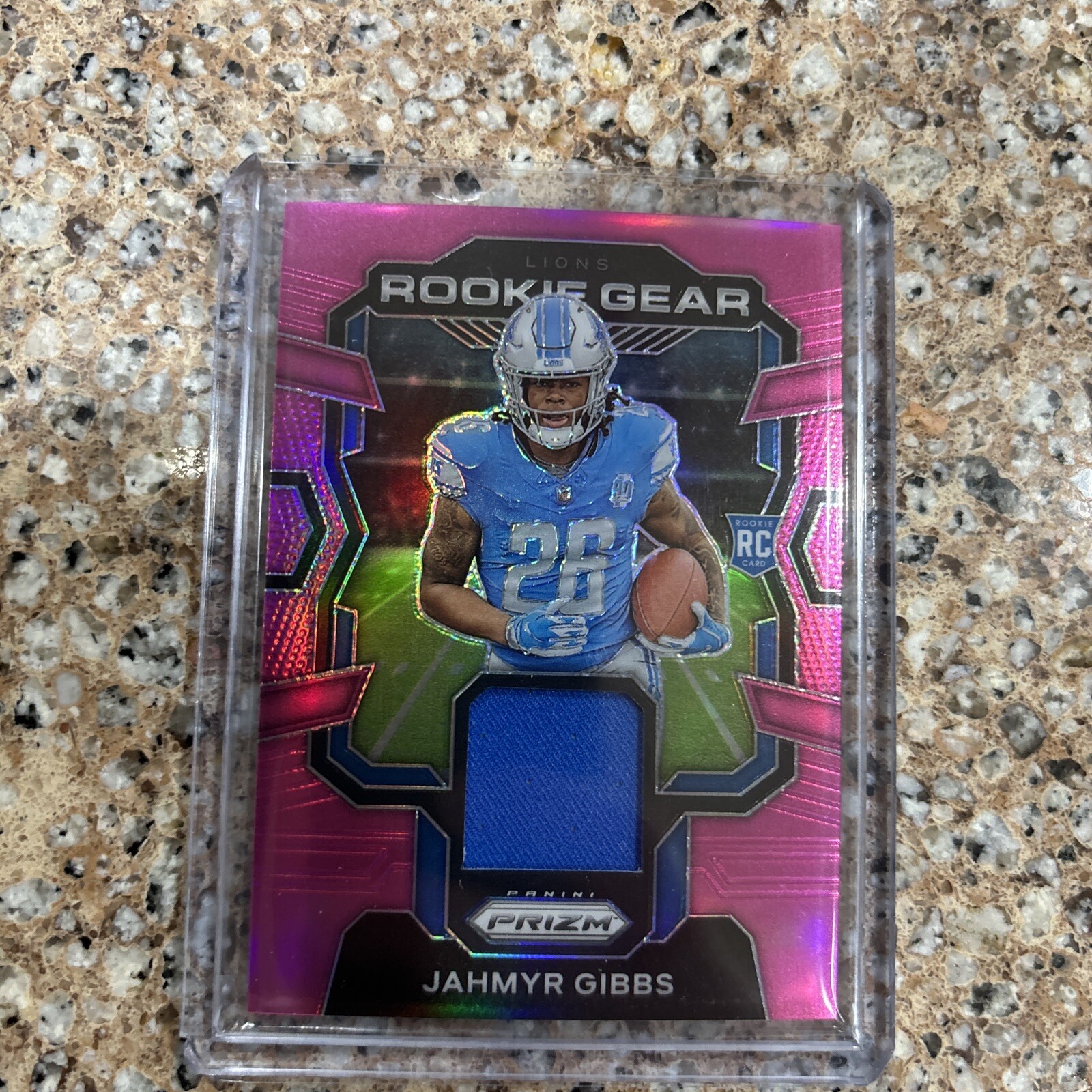 2023 Panini Prizm Jahmyr Gibbs Pink Rookie Gear Jersey Relic RC #RG-JG Lions